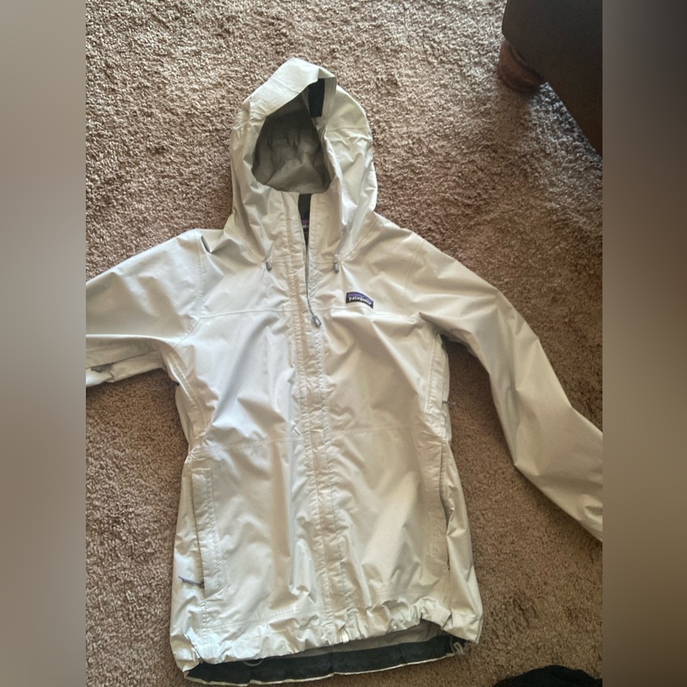 Women’s size XS Patagonia lightweight windbreaker/raincoat